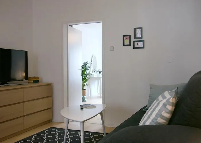 Spacious 2rooms In The Center Apartment *